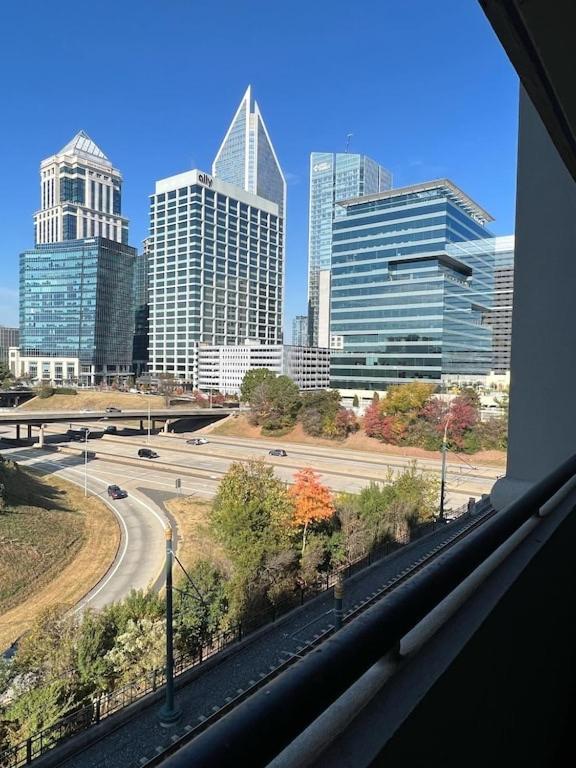 Spacious 2 Bedroom 2 Bathroom Apartment With Balcony In Uptown Charlotte! City Views & Free Parking! Exteriér fotografie