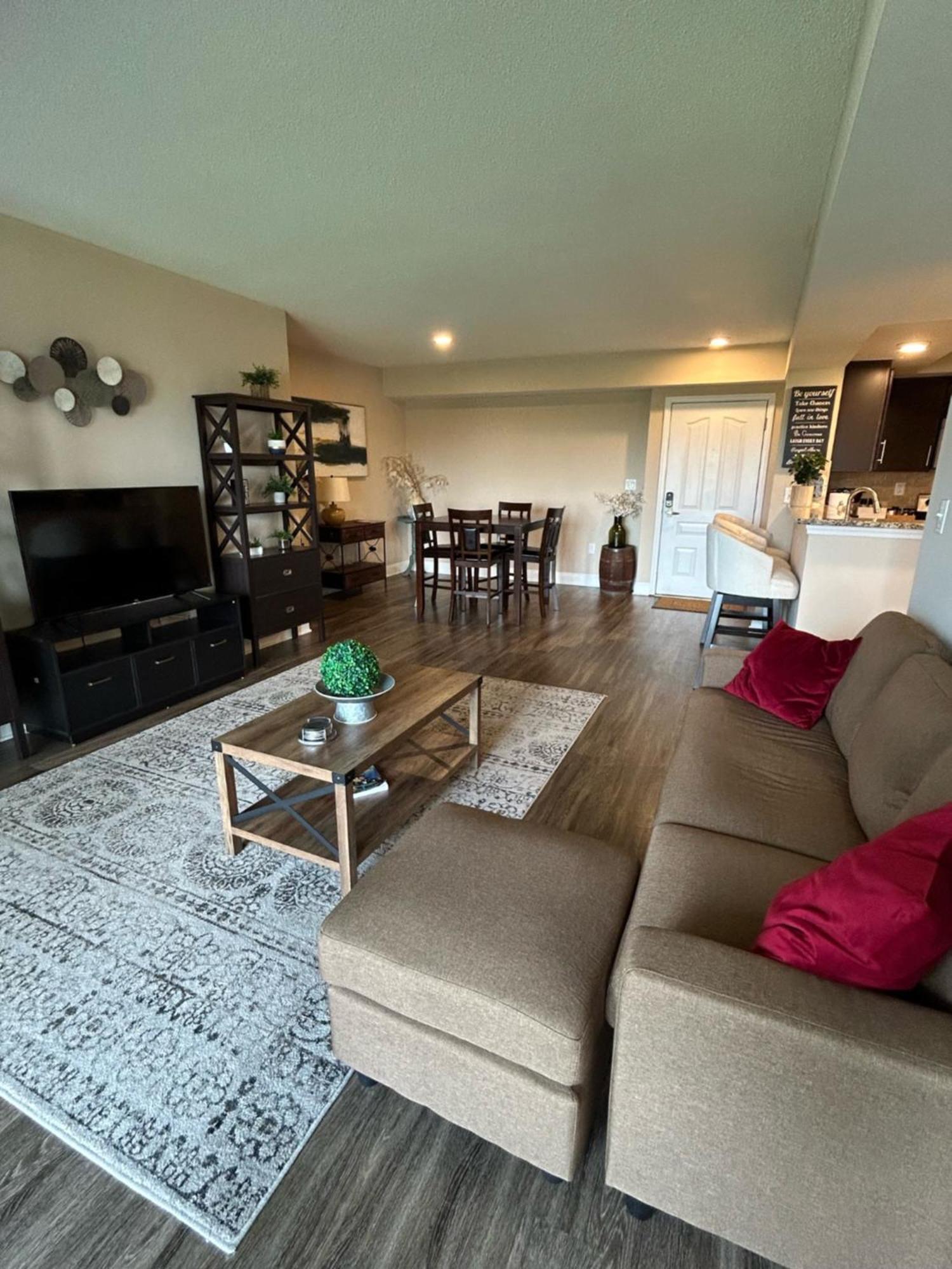 Spacious 2 Bedroom 2 Bathroom Apartment With Balcony In Uptown Charlotte! City Views & Free Parking! Exteriér fotografie